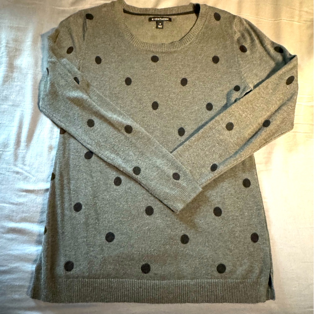 41 Hawthorn Woman’s Lightweight Gray Polka Dot Sweater in size Medium.